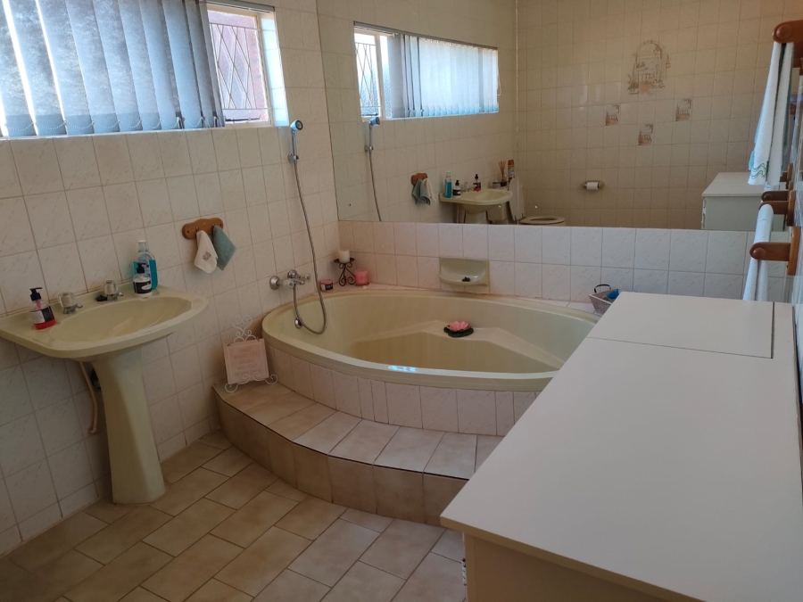 4 Bedroom Property for Sale in Monument Heights Northern Cape